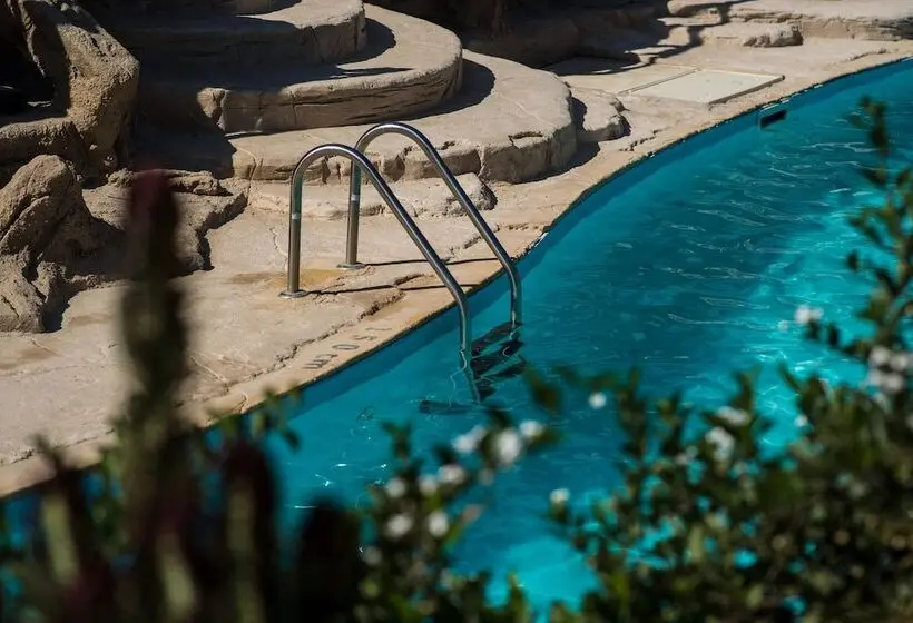 هتل Caves Beach Resort Adults Only
