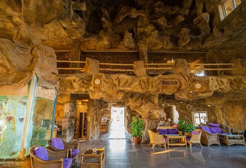 هتل Caves Beach Resort Adults Only