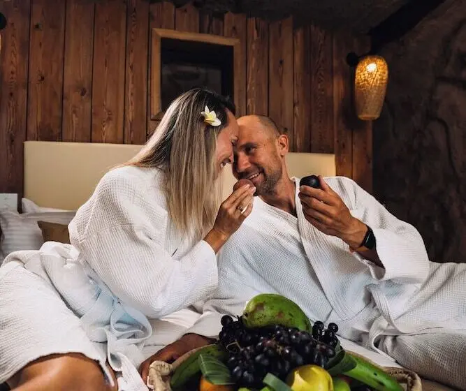 هتل Caves Beach Resort Adults Only