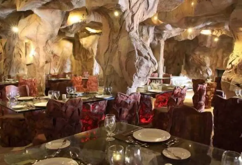 هتل Caves Beach Resort Adults Only