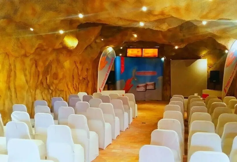 هتل Caves Beach Resort Adults Only