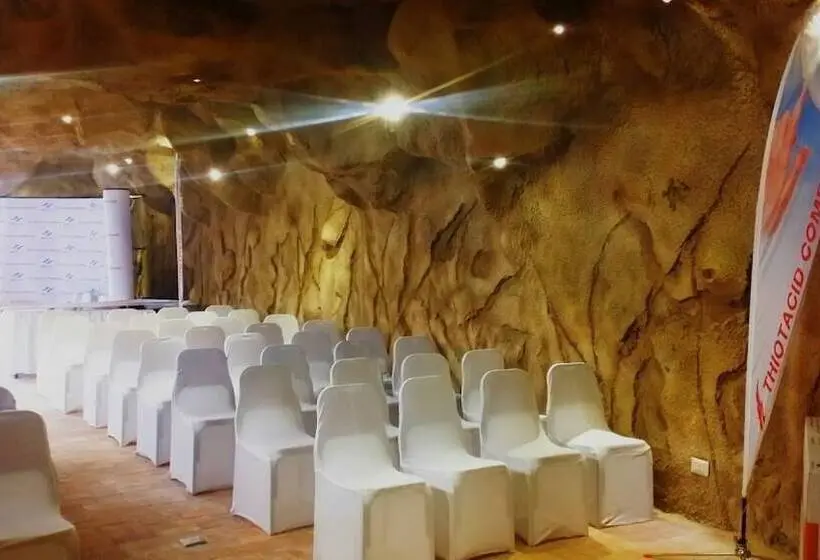 هتل Caves Beach Resort Adults Only