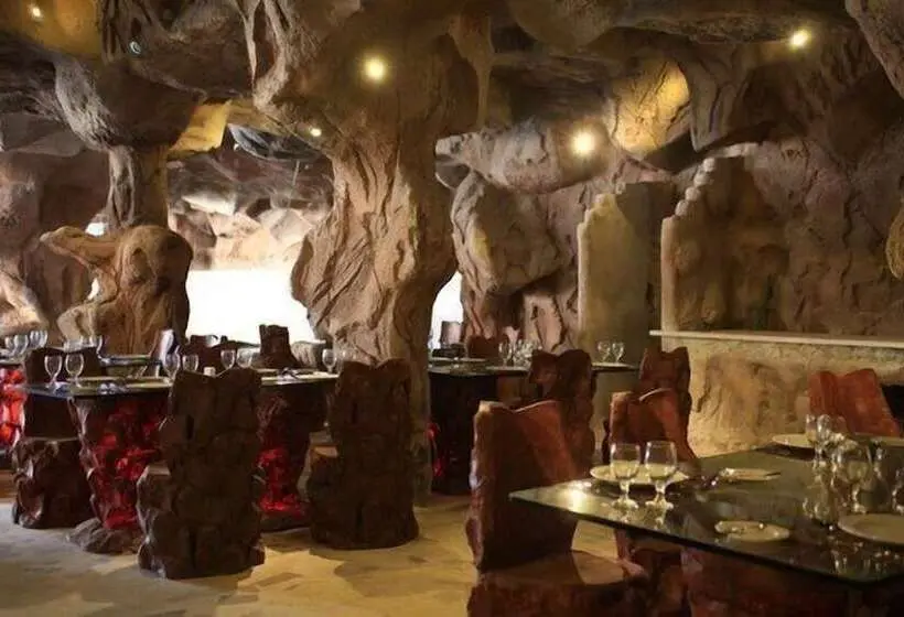 هتل Caves Beach Resort Adults Only