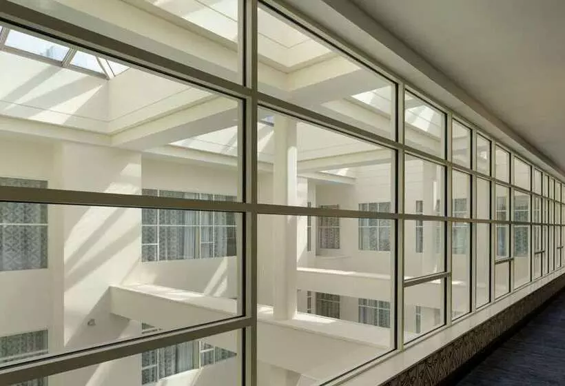 هتل Embassy Suites Louisville Downtown