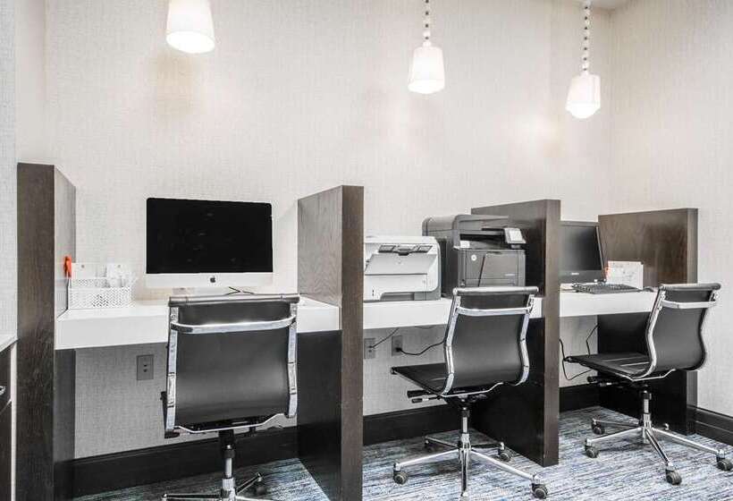 בית מלון כפרי Embassy Suites Louisville Downtown