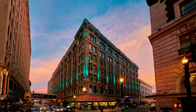 בית מלון כפרי Embassy Suites Louisville Downtown