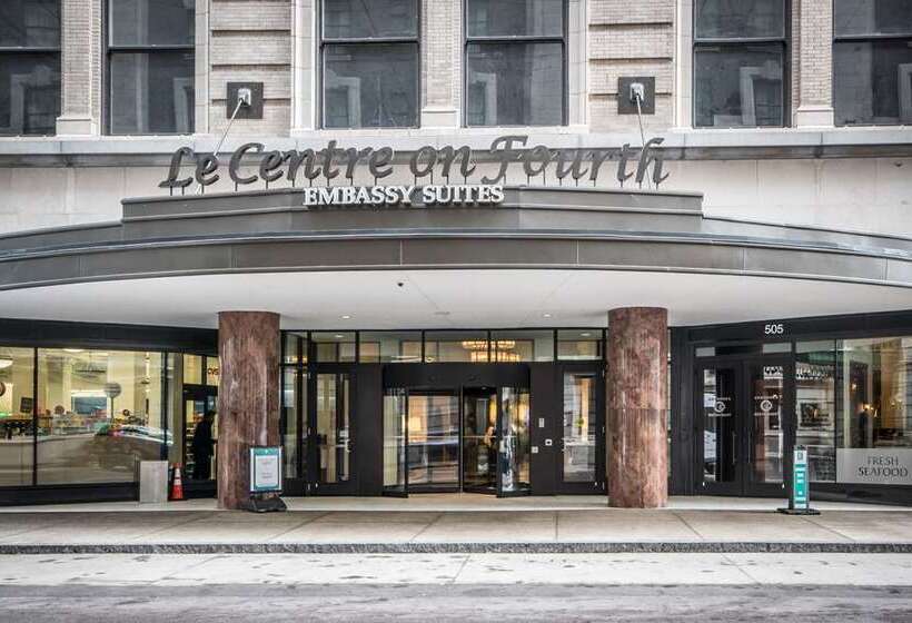 בית מלון כפרי Embassy Suites Louisville Downtown