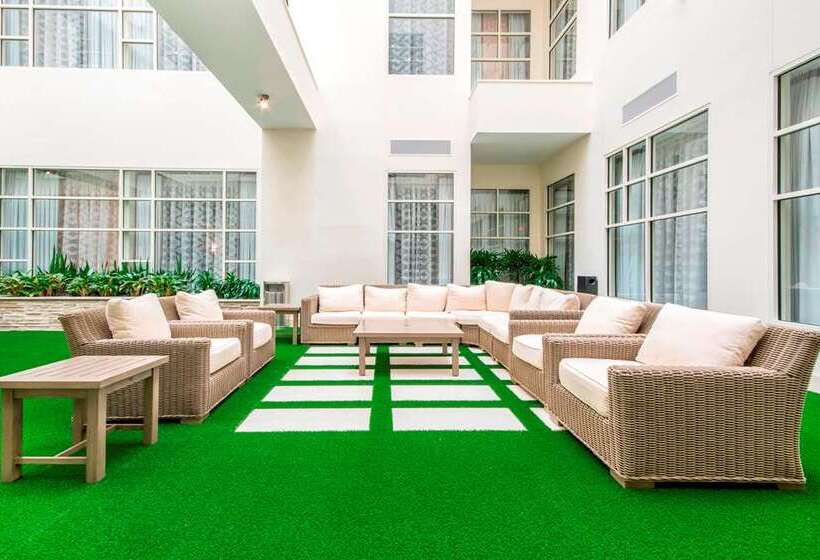 בית מלון כפרי Embassy Suites Louisville Downtown