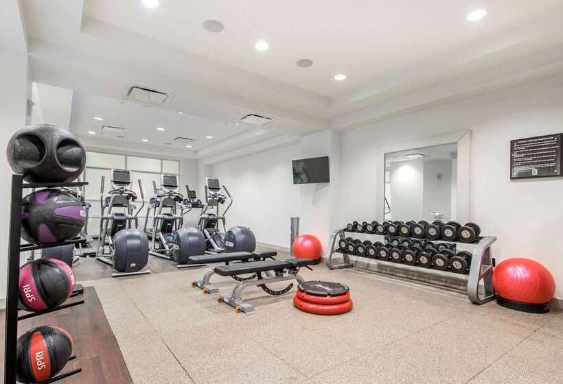 בית מלון כפרי Embassy Suites Louisville Downtown