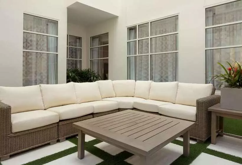 هتل Embassy Suites Louisville Downtown