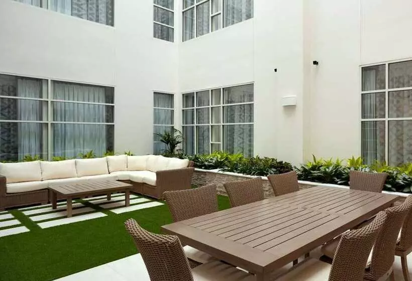 هتل Embassy Suites Louisville Downtown