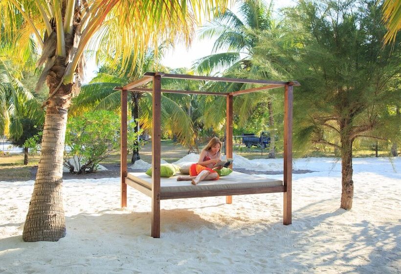 Otel Equator Village Resort