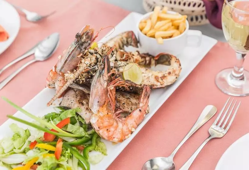 هتل Equator Village Resort