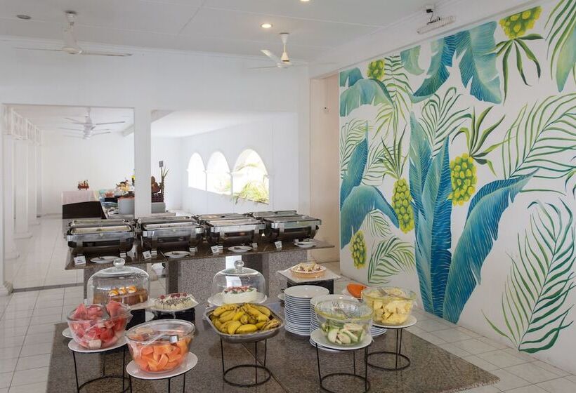 Otel Equator Village Resort