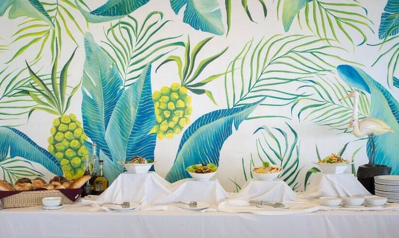 Otel Equator Village Resort