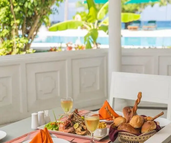 هتل Equator Village Resort