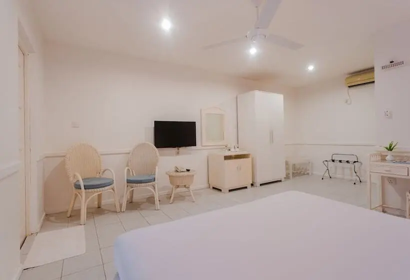 هتل Equator Village Resort