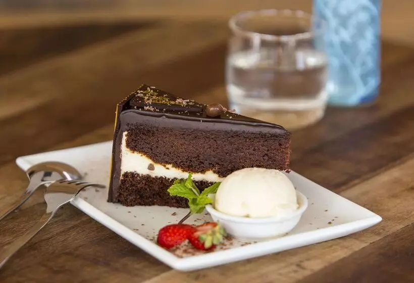 هتل Oaks Mackay Rivermarque