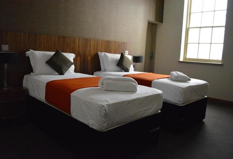 هتل The Inn Place