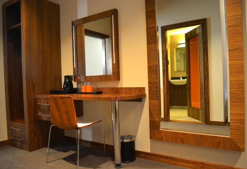 هتل The Inn Place