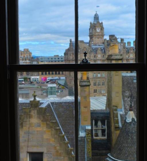 هتل The Inn Place