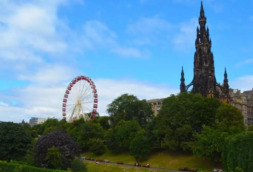 هتل The Inn Place