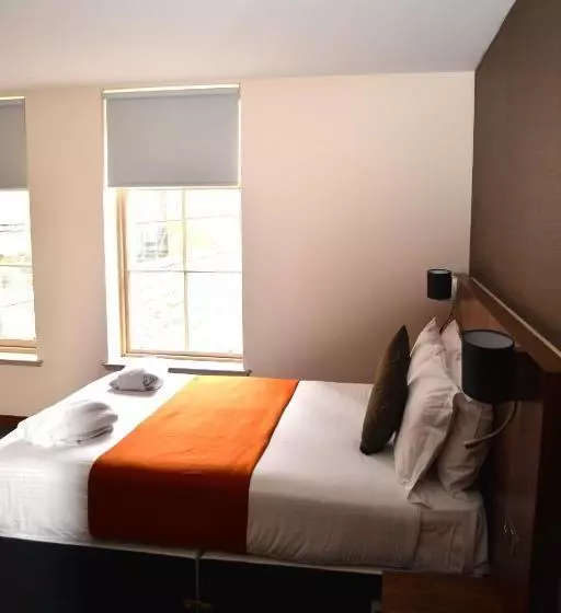 هتل The Inn Place