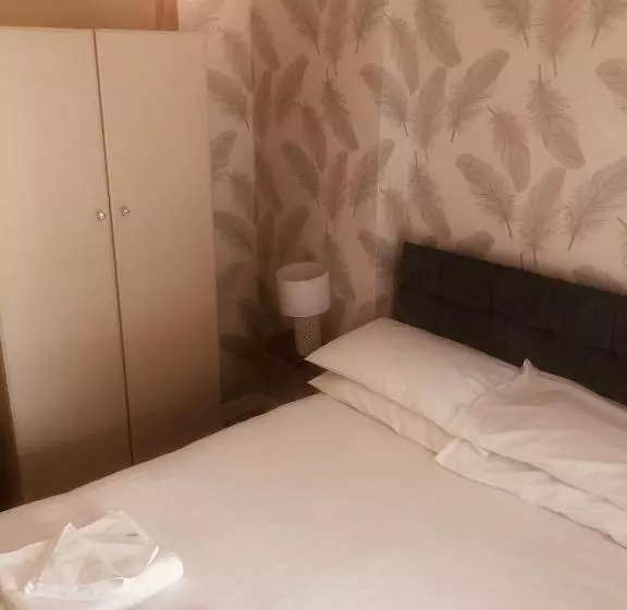 هتل The Purple Tree Guest House