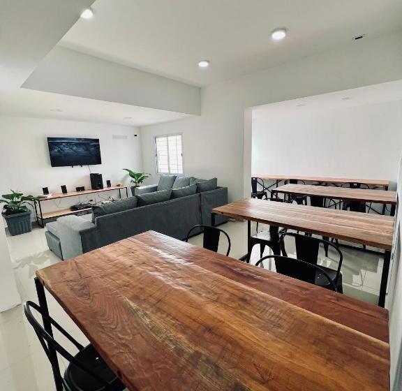 Black Star Art Hostel