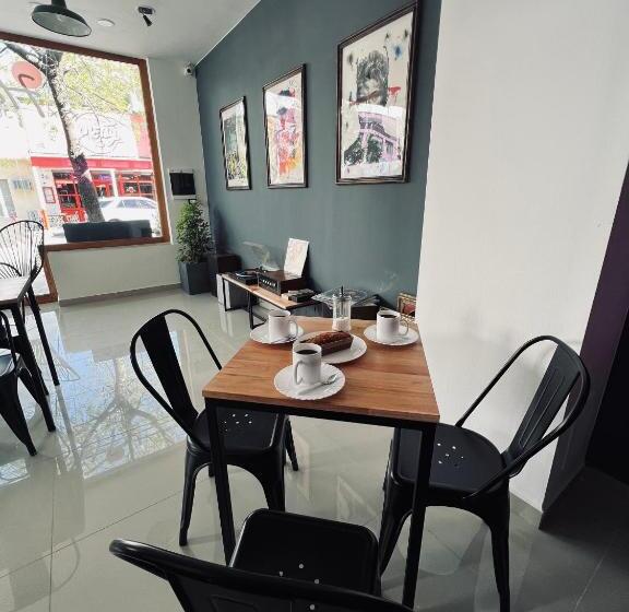 Black Star Art Hostel