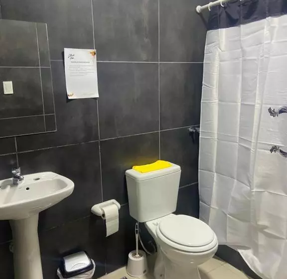 Black Star Art Hostel