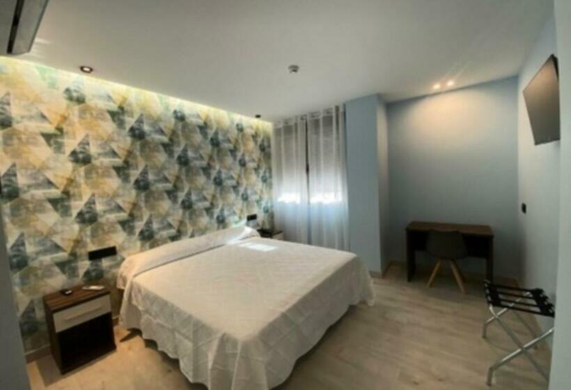 Отель Aureo Alojamiento Urbano