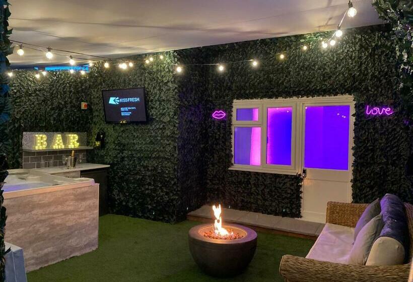 פנסיון The Urban Hideaway