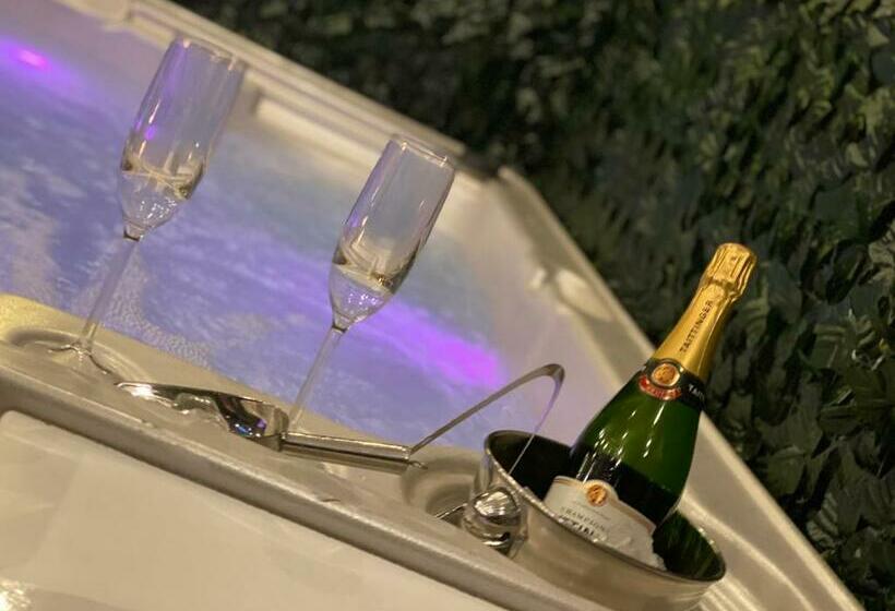 פנסיון The Urban Hideaway