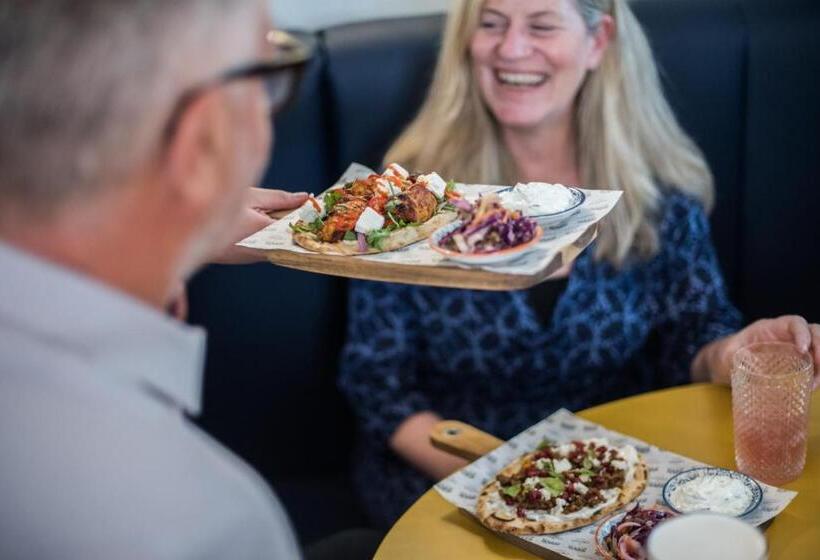 فندق صغير The Crown