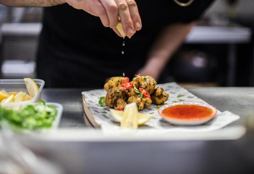 فندق صغير The Crown