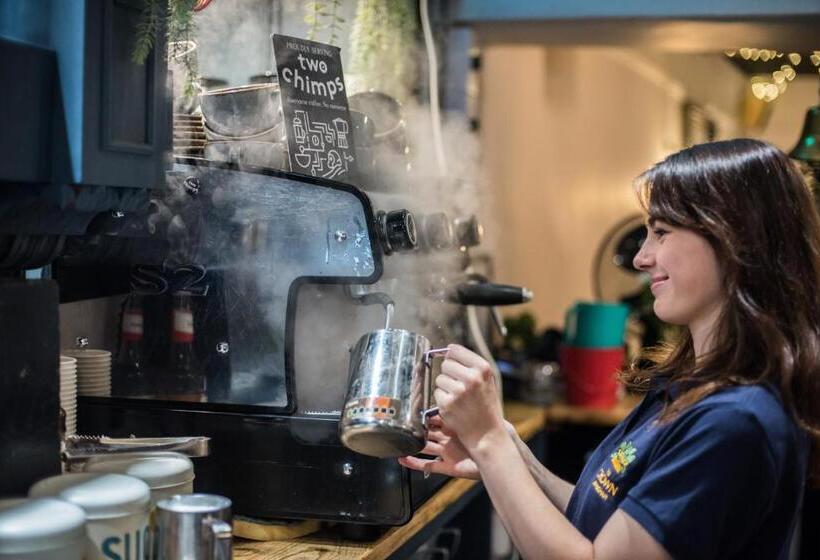 فندق صغير The Crown