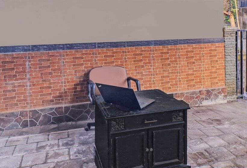 בית מלון כפרי Oyo 91678 Citarum Guest House