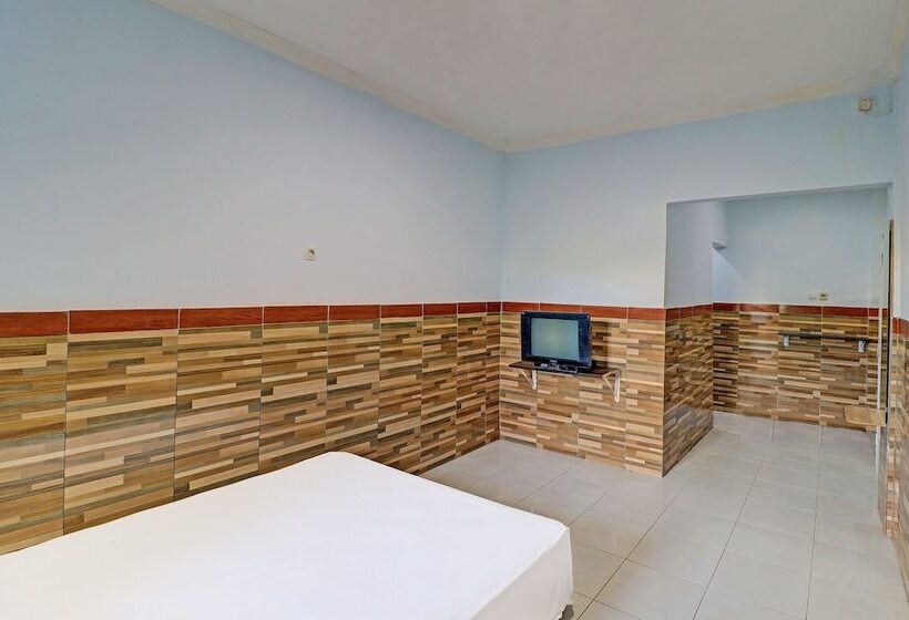 בית מלון כפרי Oyo 91678 Citarum Guest House