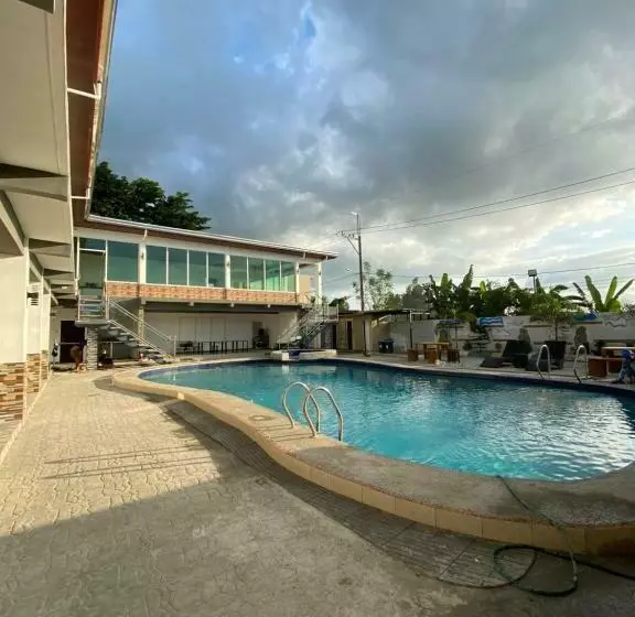 ホテル Reddoorz @ Piamonte Apartelle Santo Tomas Batangas