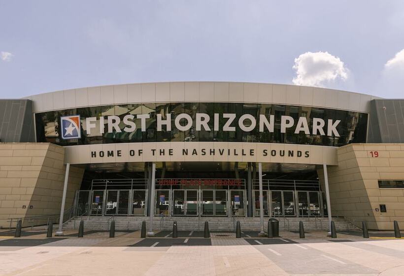 هتل Sonder The Chorus