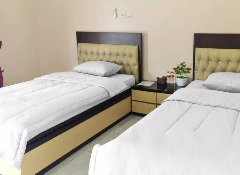 ホテル Reddoorz @ Jalan Nyai Enat Sampit