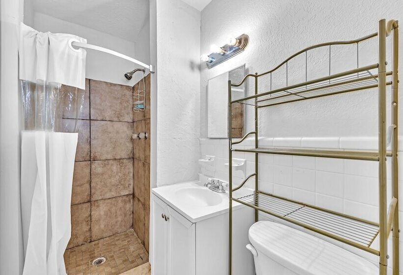 فندق The Caroline