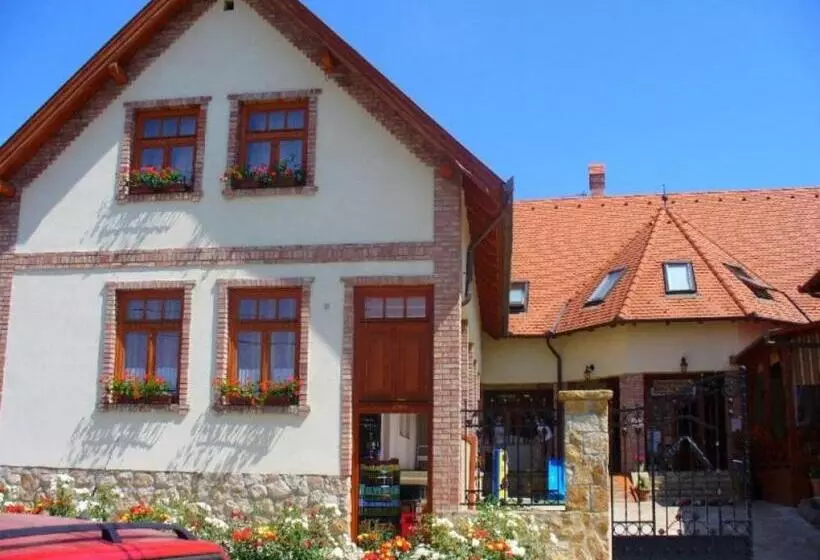 Aamiaismajoitus (B&B) Szent Anna étterem és Panzió