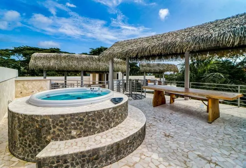 Hotelli Hermosa Wave C2