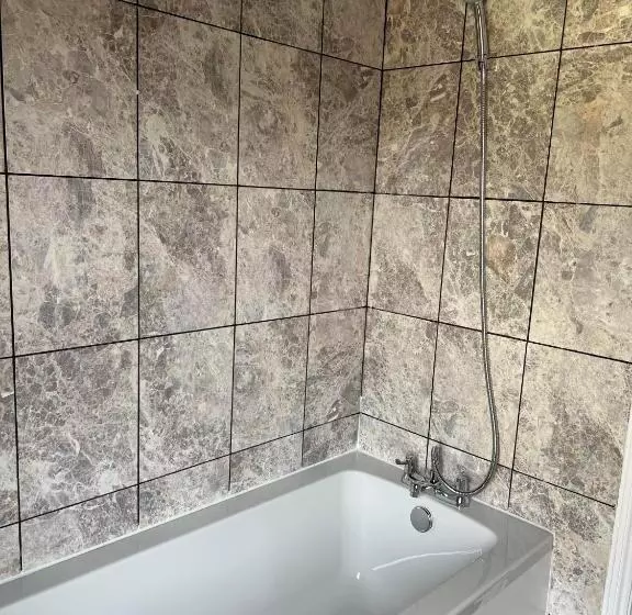 ペンション Cheerful 5 Bedrooms & En Suite Bathrooms Town House