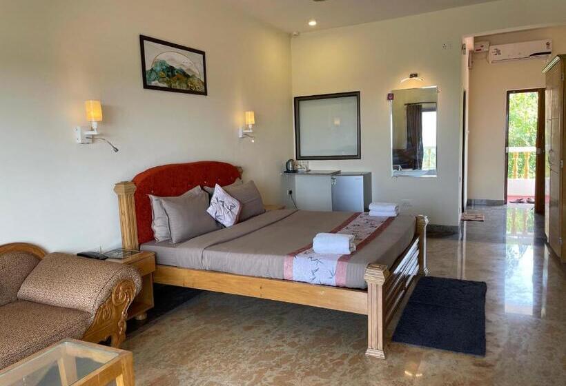 בית מלון כפרי Sparv Aulakhs Resort