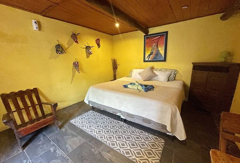 هتل Johnnys Place