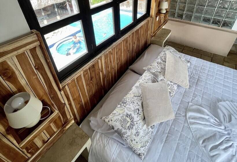 هتل Johnnys Place