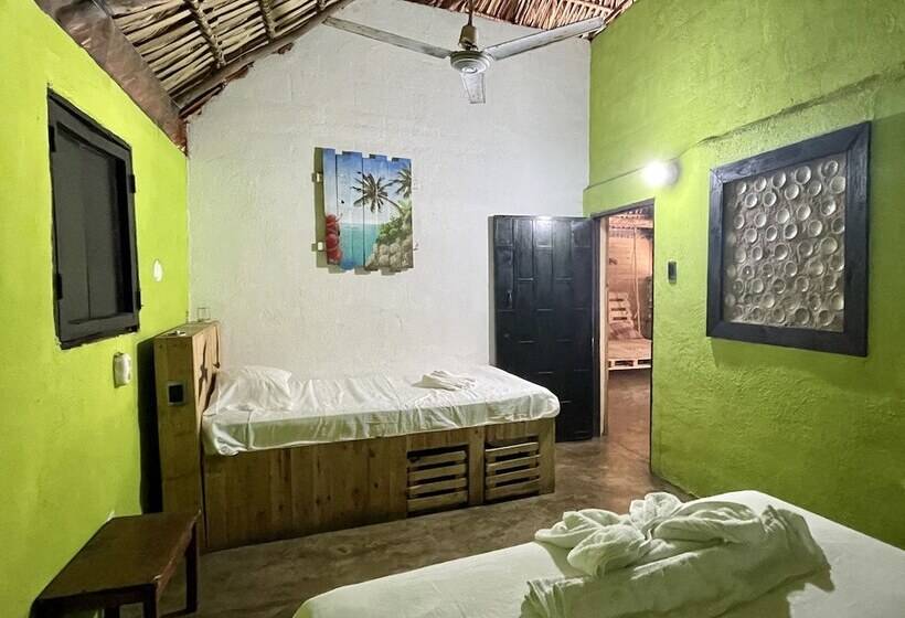 هتل Johnnys Place